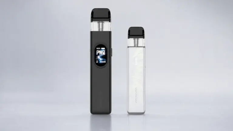Vaporesso XROS 6 und XROS 6 Mini Pod-Systeme nebeneinander im Groessenvergleich